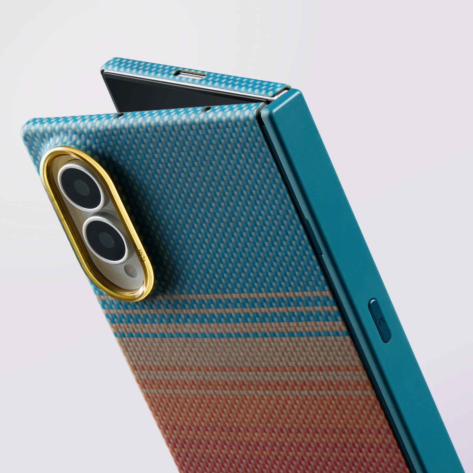 ヒンジガード。妥協なき折りたたみ ― Galaxy Z Fold8 / Flip8 ケース - 1