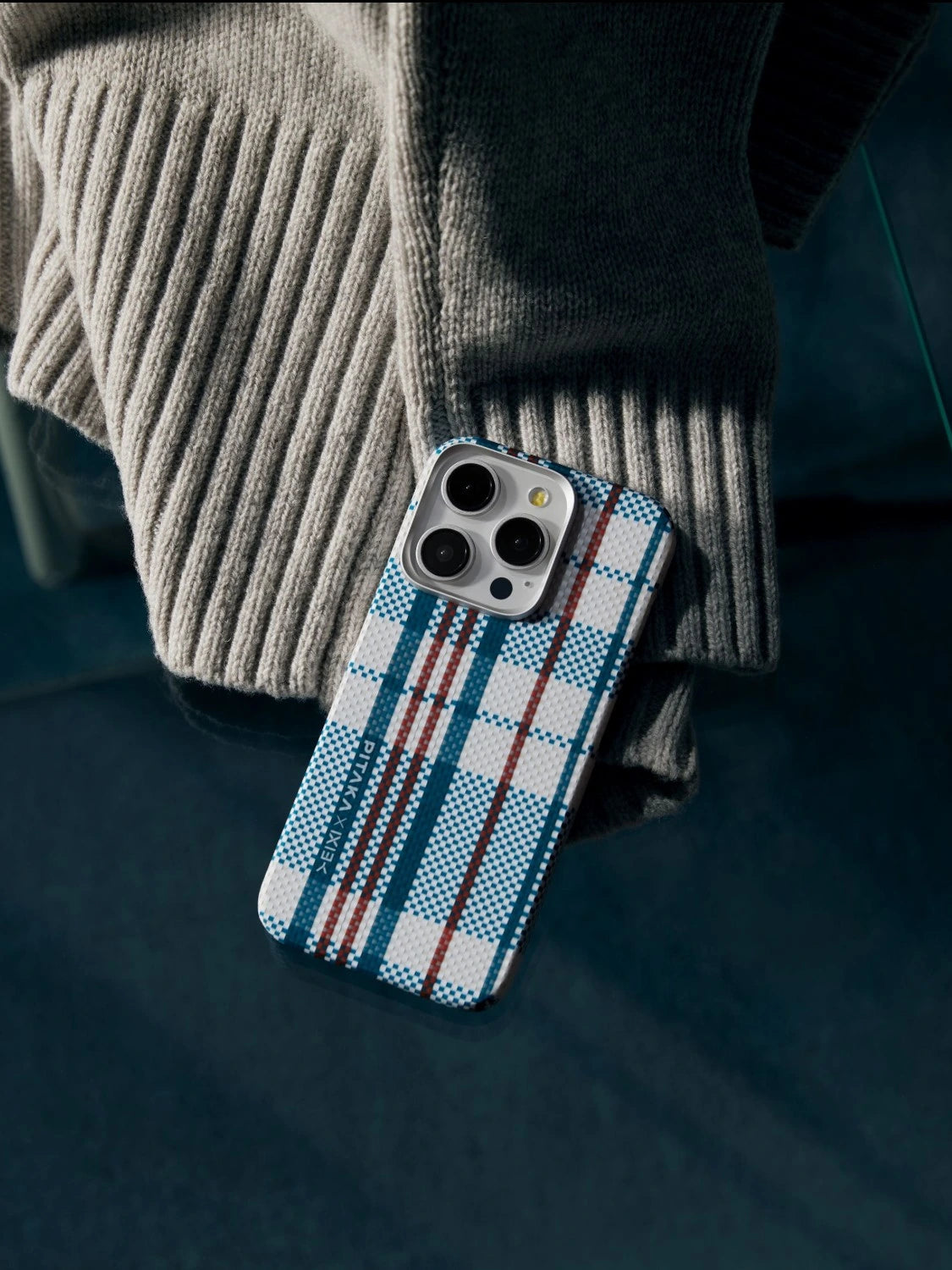 Weaving+ | red-white-blue MagEZ Case 4 for iPhone 15 Series