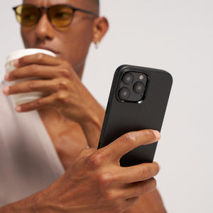 極薄・軽量 ケース iPhone 16/16 Pro/16 Plus/16 Pro Max 用