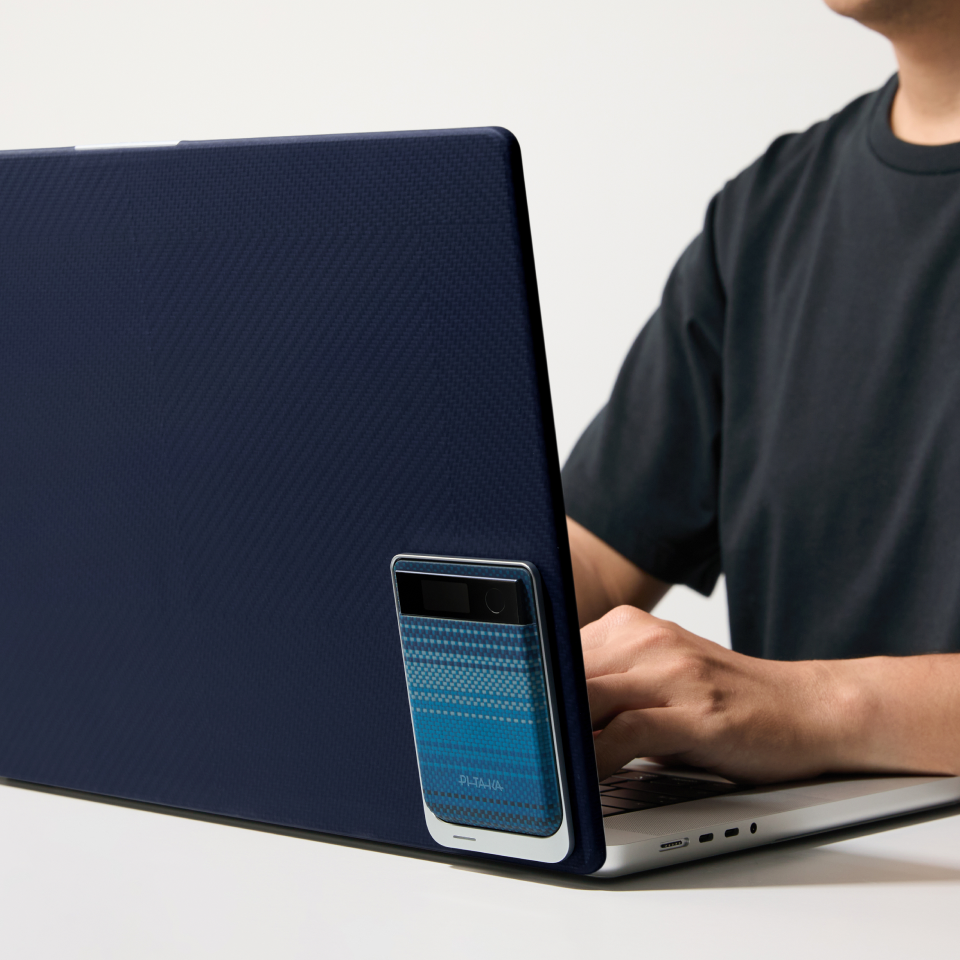 PITAKA アラミド繊維マグネット式ノートPCケース