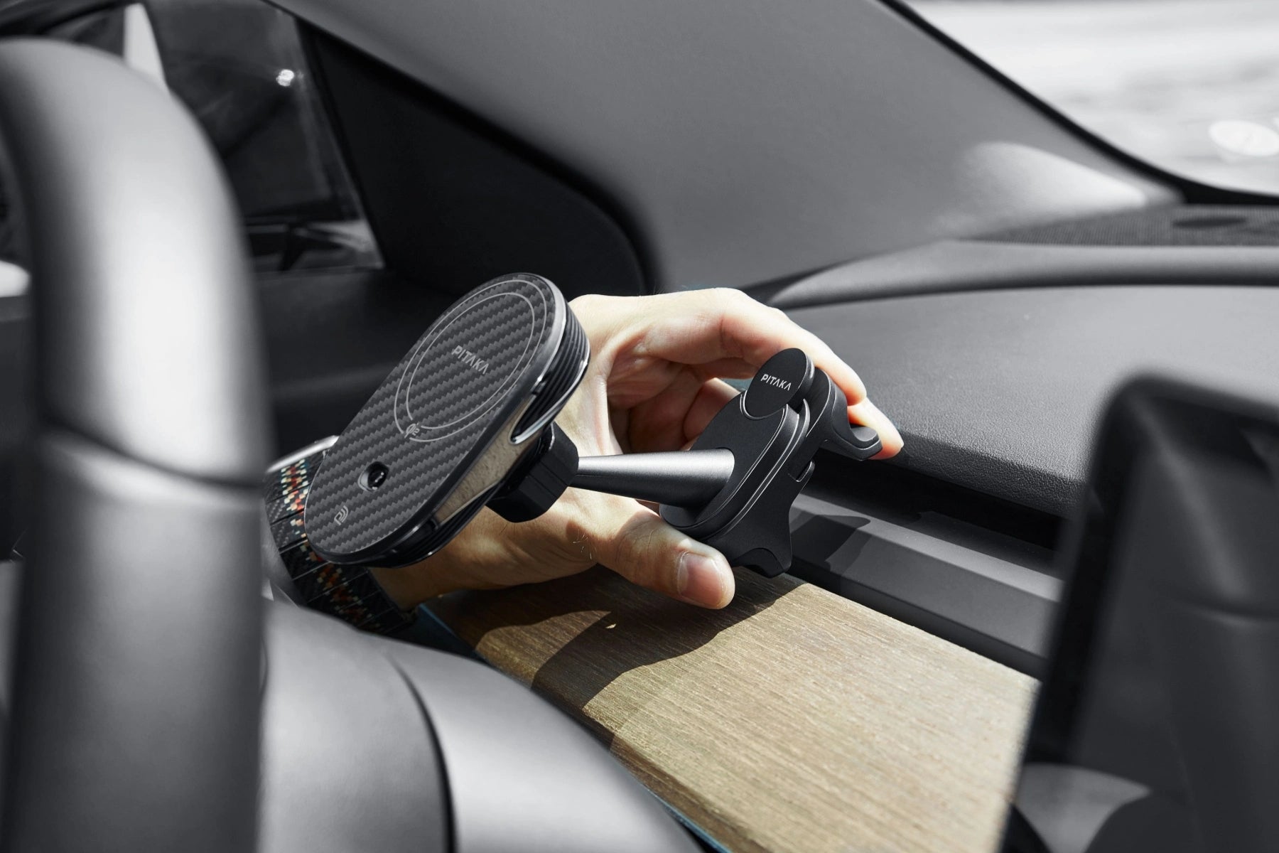 MagEZ Car Mount Pro 2 Qi2