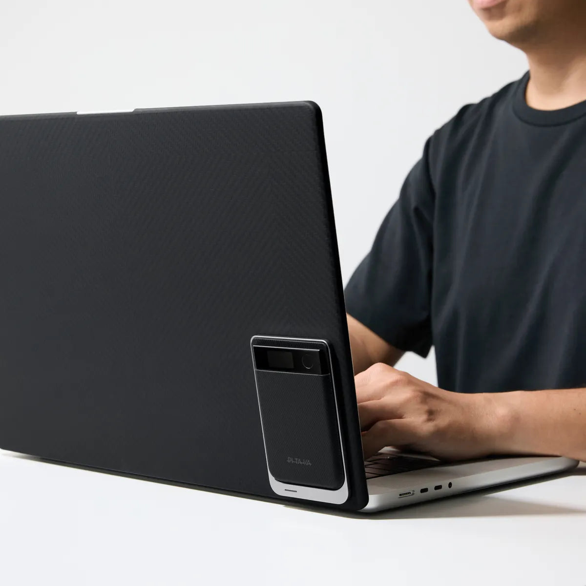 PITAKA アラミド繊維マグネット式ノートPCケース - 1