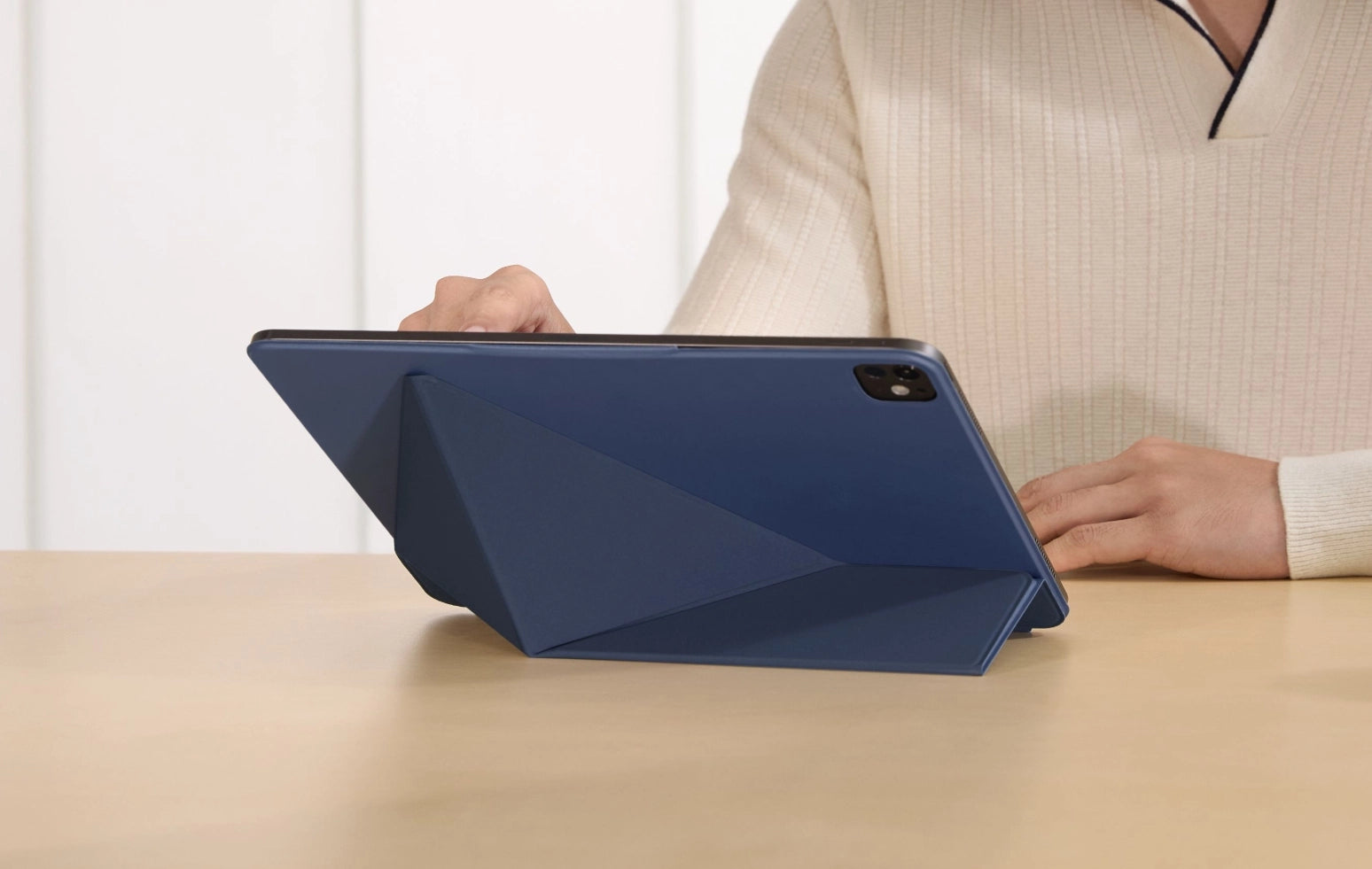 Folio 3 for iPad Pro & iPad Air & iPad mini - デスク作業