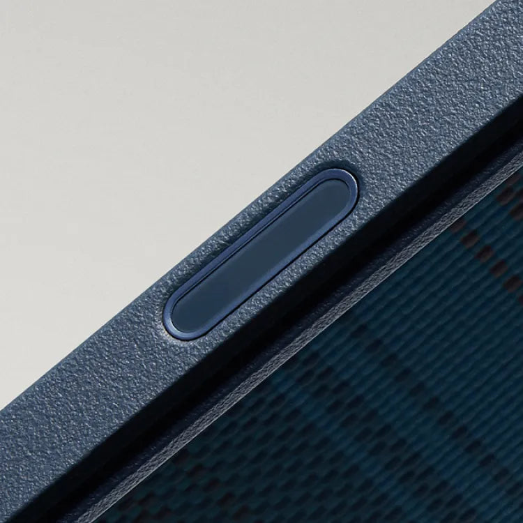 シームレスな静電容量式ボタン ― Cairn Case iPhone 18 - 1