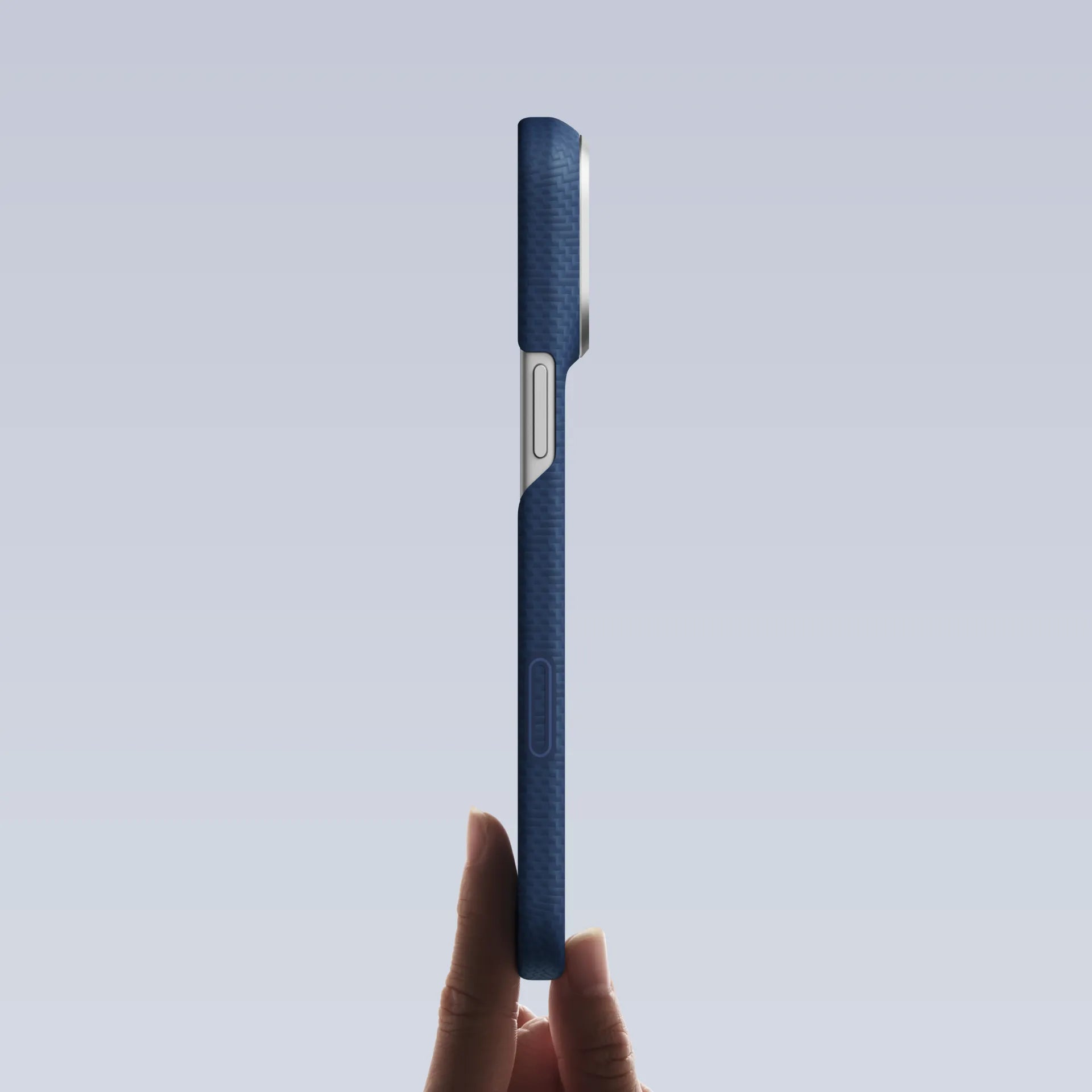 紙のように薄く、羽のように軽い ― Edge Case iPhone 18 (Sapphire Blue) - 1