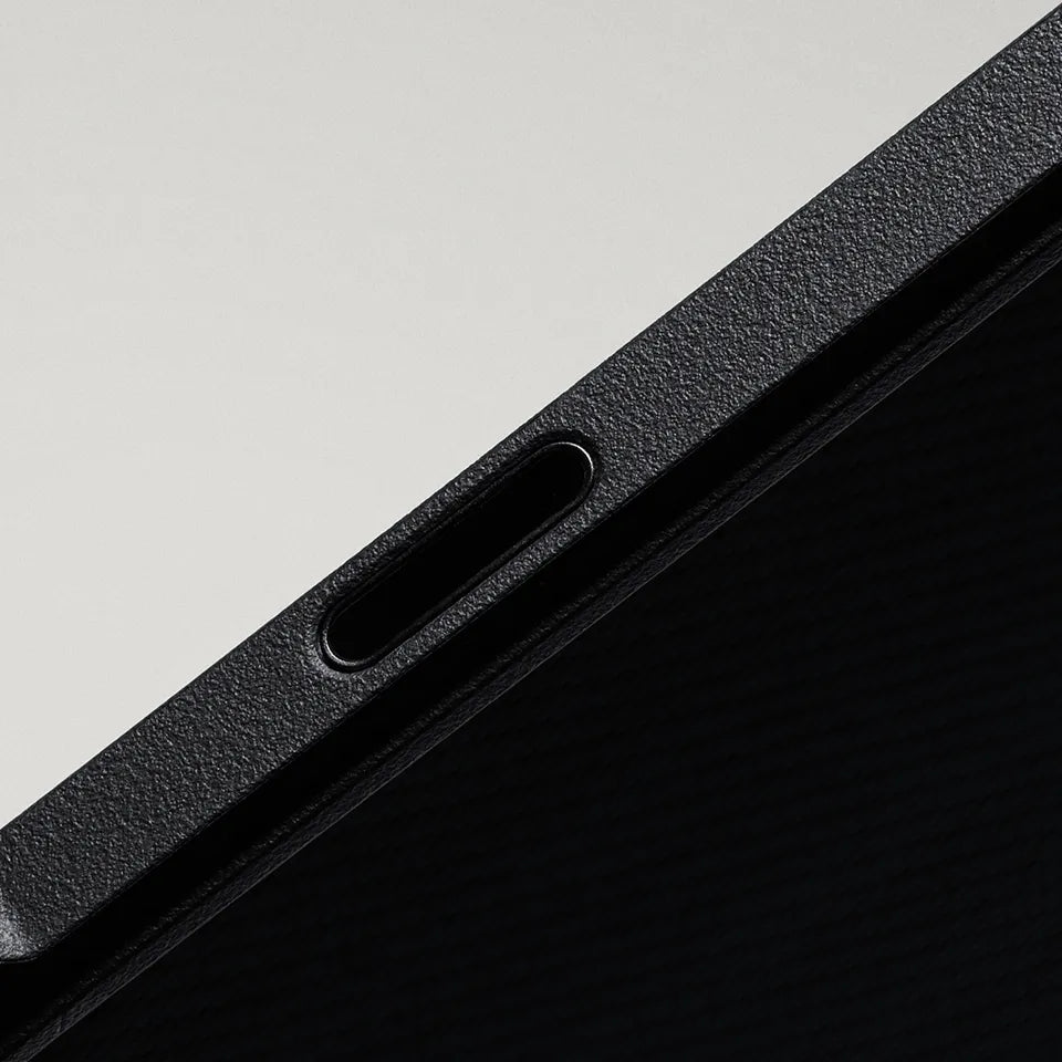 シームレスな静電容量式ボタン ― Cairn Case iPhone 18 - 1