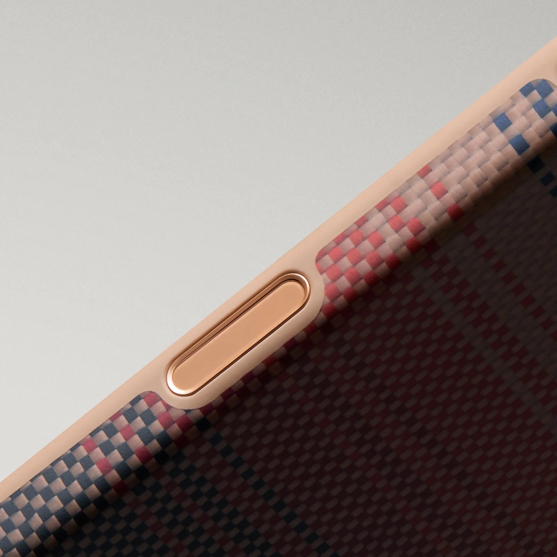 シームレスな静電容量式ボタン ― Summa Case iPhone 18 - 1