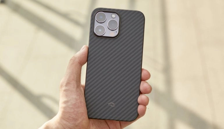 PITAKA MagEZ Case 3/2 iPhone 14/13 シリーズ ケースなし感