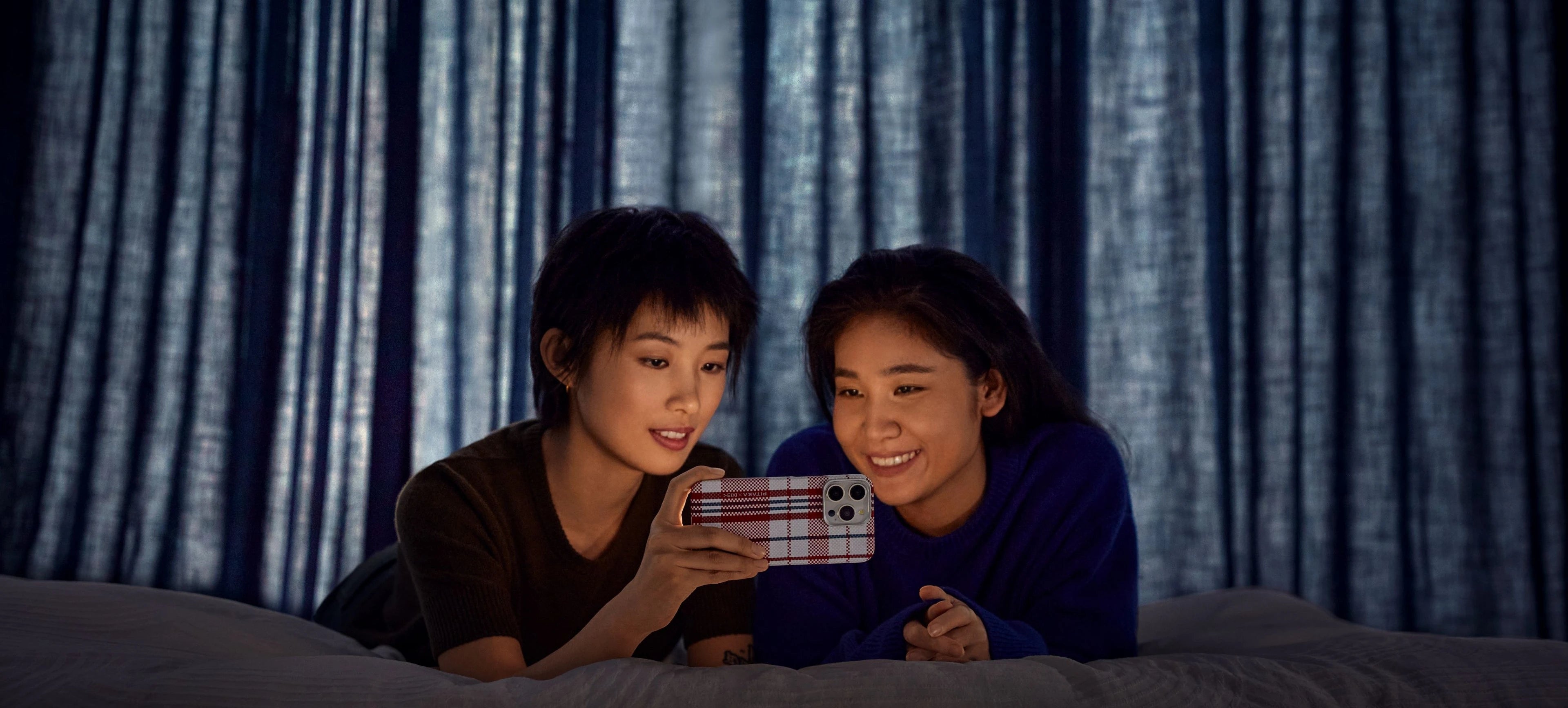 Weaving+ | red-white-blue MagEZ Case 4 for iPhone 15 Series